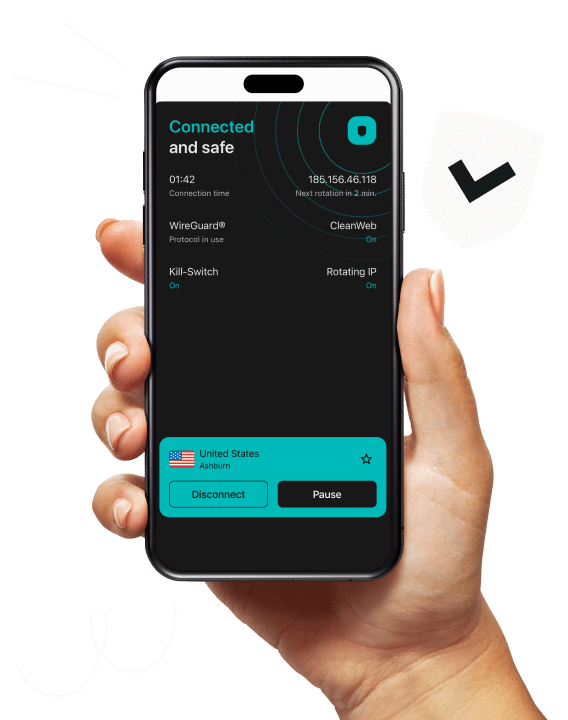 Рука тримає смартфон із відкритим додатком Surfshark VPN, підключеним до сервера в Лондоні; на екрані відображаються обсяги використаних даних.