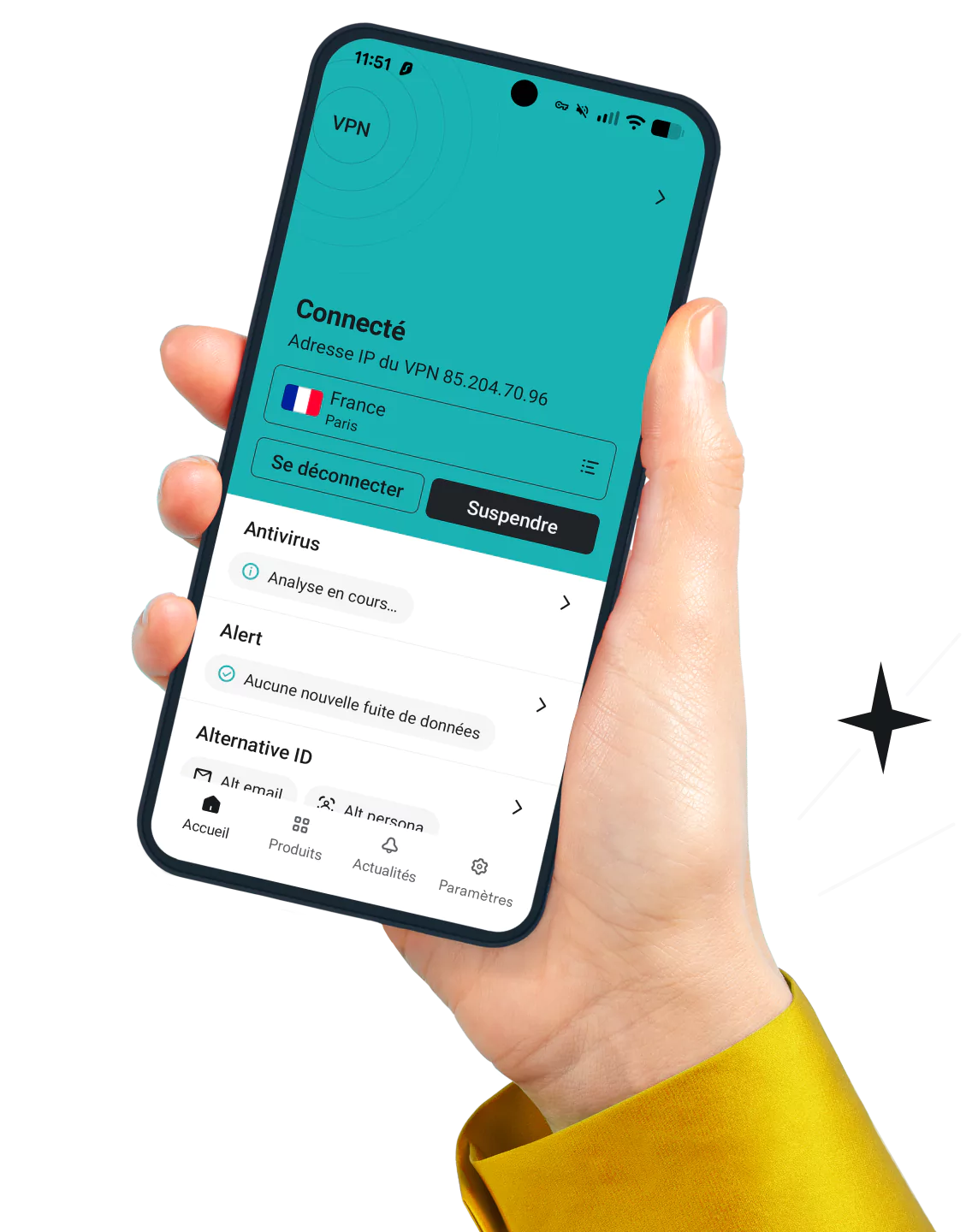 Une main tenant un smartphone affichant l'interface de l'application Surfshark VPN, avec une petite étoile flottant à proximité.