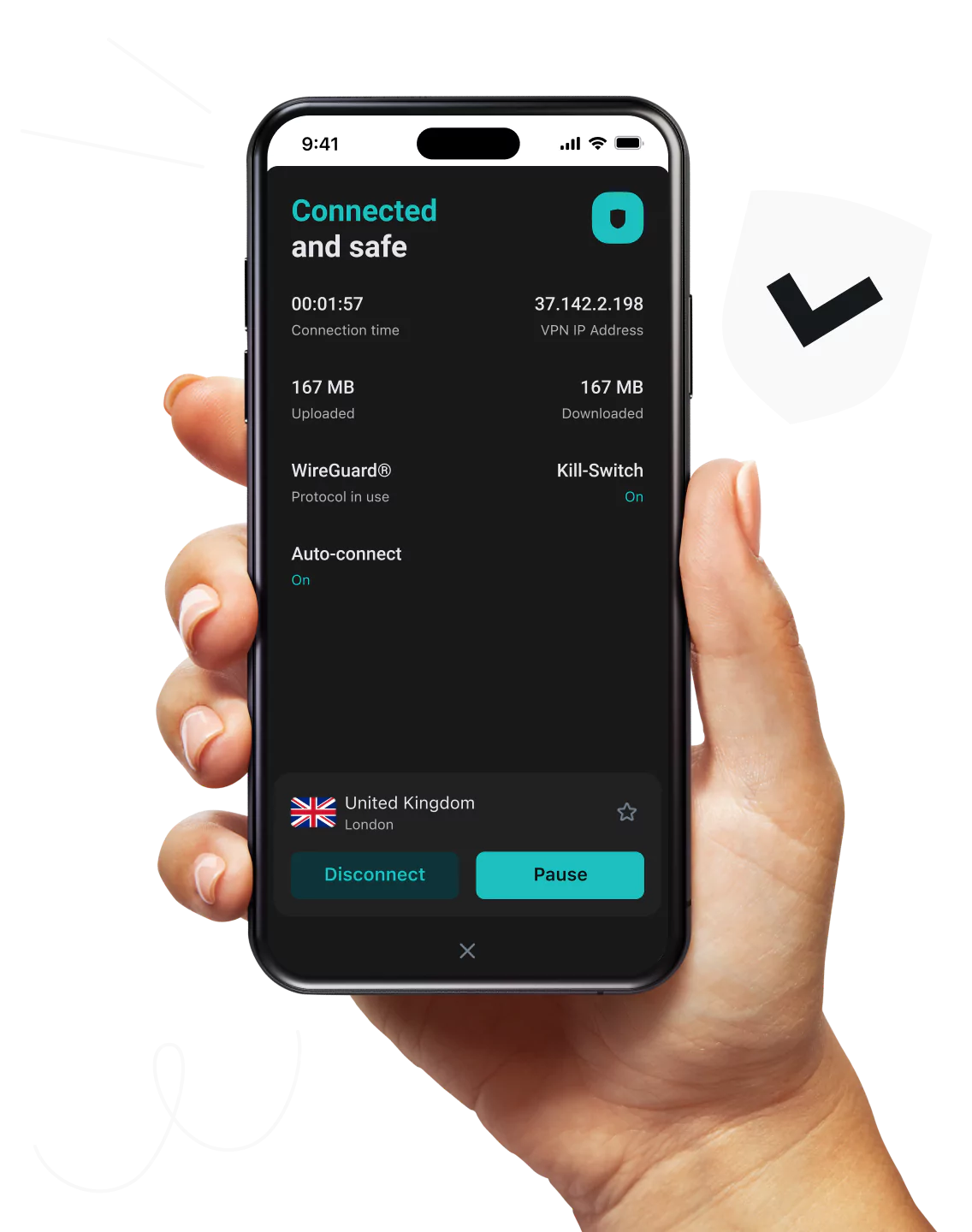 Eine Hand hält ein Smartphone mit der geöffneten Surfshark VPN-App, die mit einem Server in London, Großbritannien, verbunden ist und Datenverbrauchszahlen anzeigt.