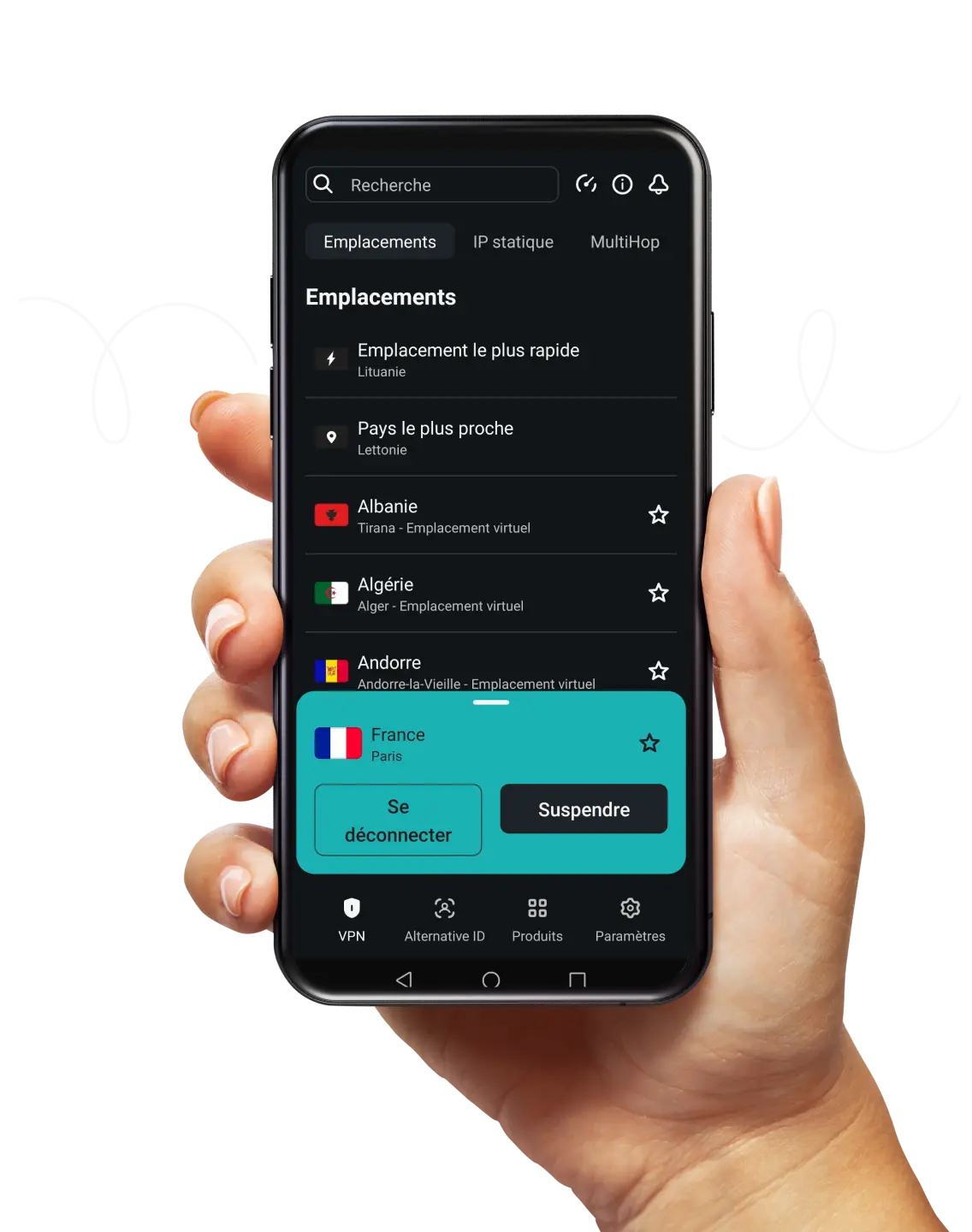 Une main tenant un téléphone affichant une liste d'emplacements VPN, avec un gribouillis blanc en arrière-plan.